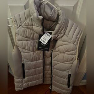 Bernardo Quilted Vest in Light Gray